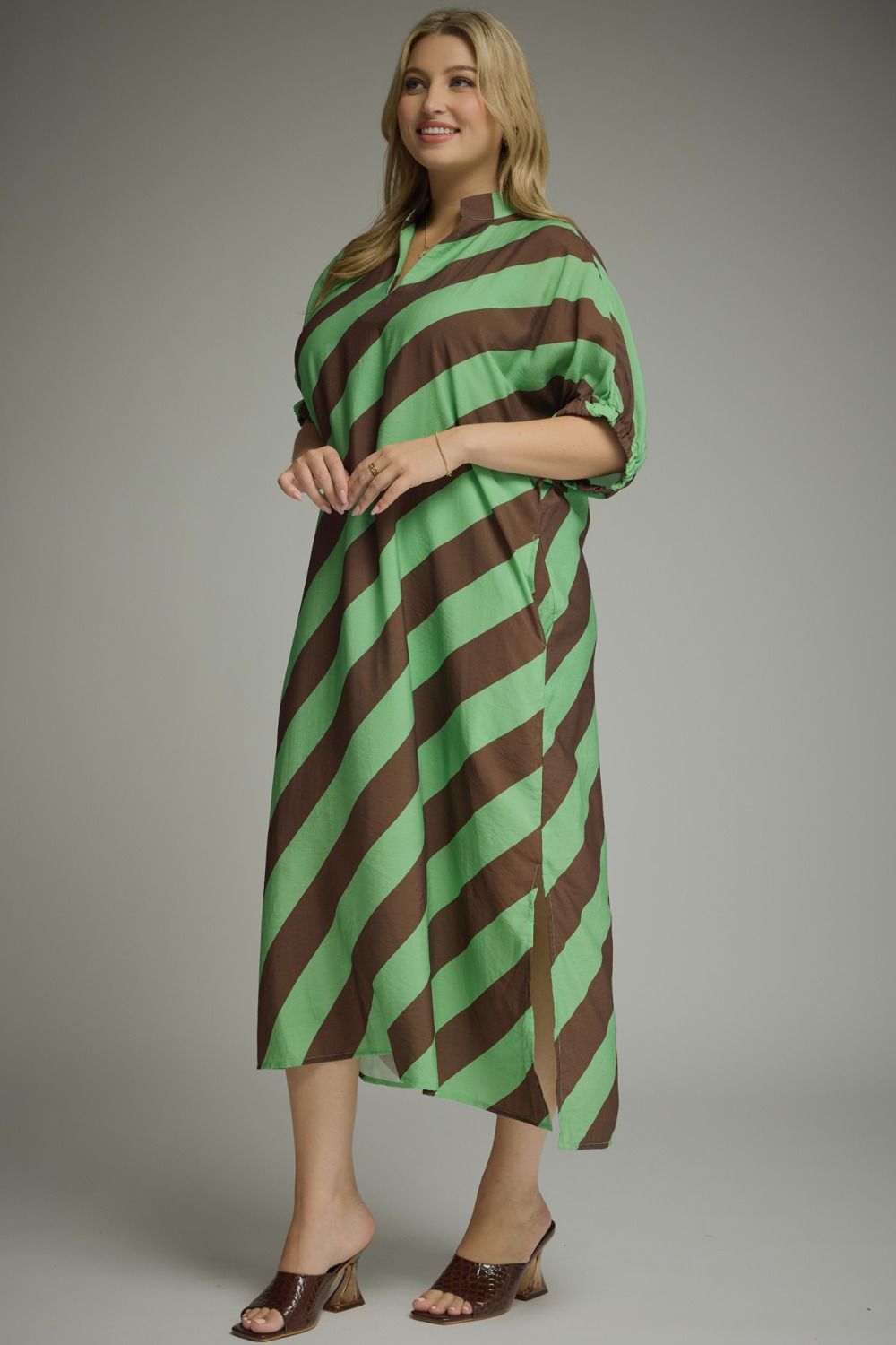 Solid Diagonal Stripe Short Sleeve Midi Dress