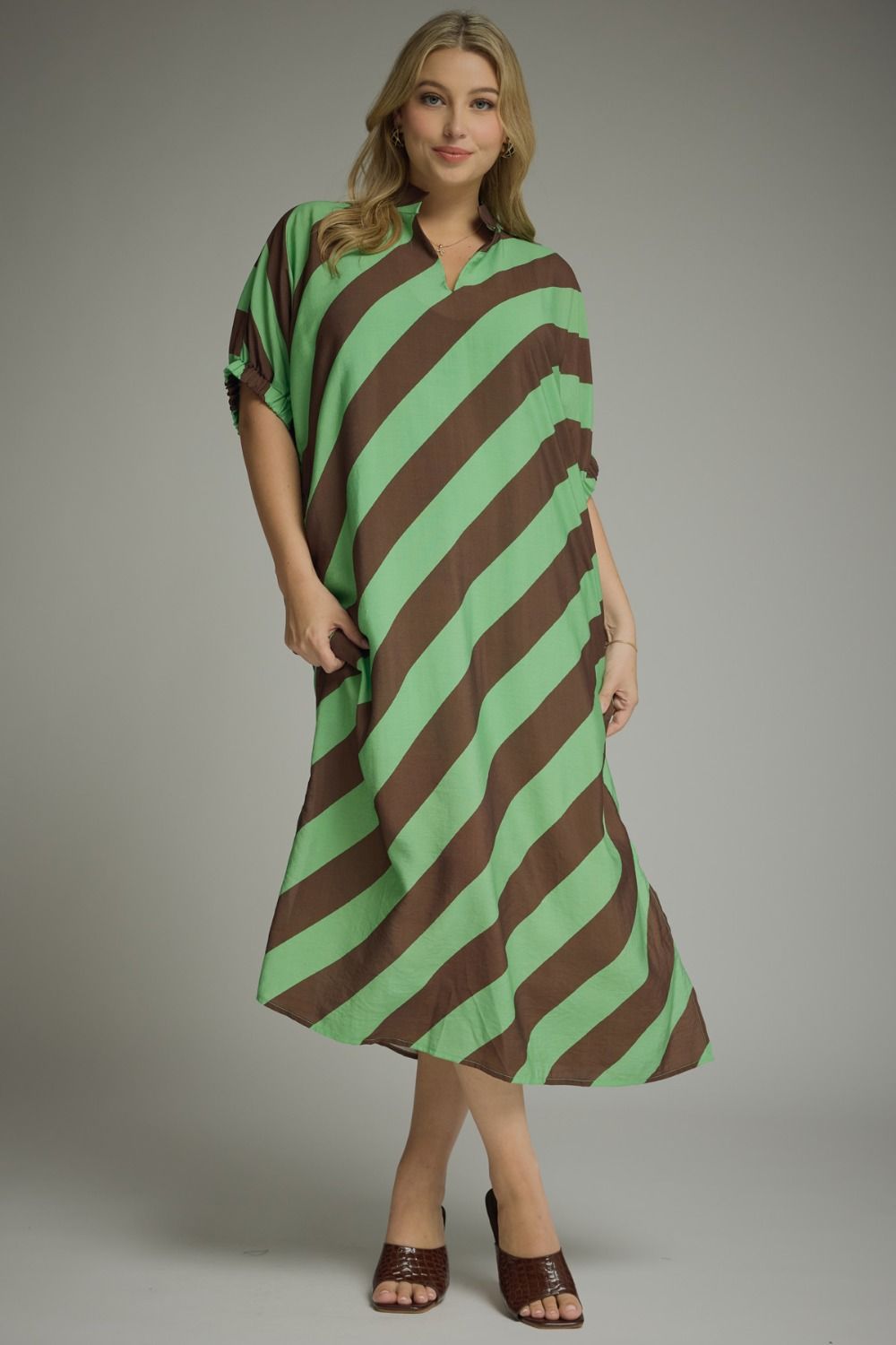 Solid Diagonal Stripe Short Sleeve Midi Dress