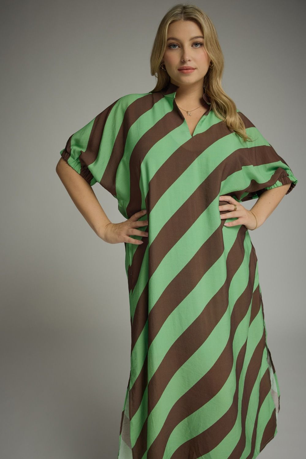 Solid Diagonal Stripe Short Sleeve Midi Dress
