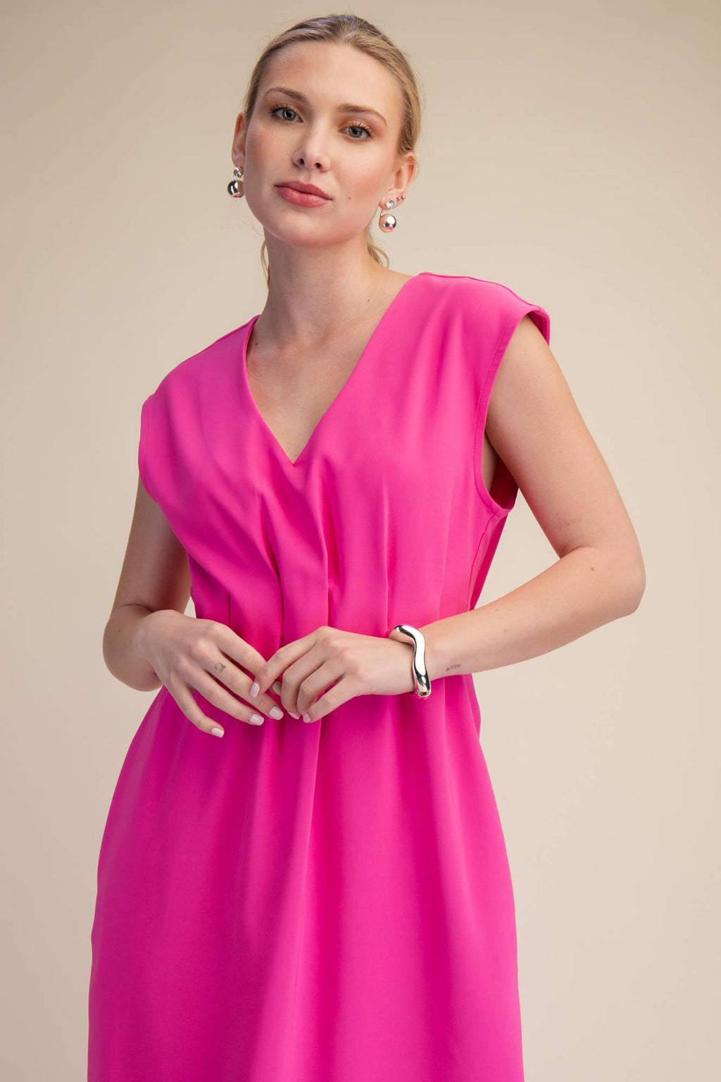 Short-Sleeve Waist Pleated Midi Dress